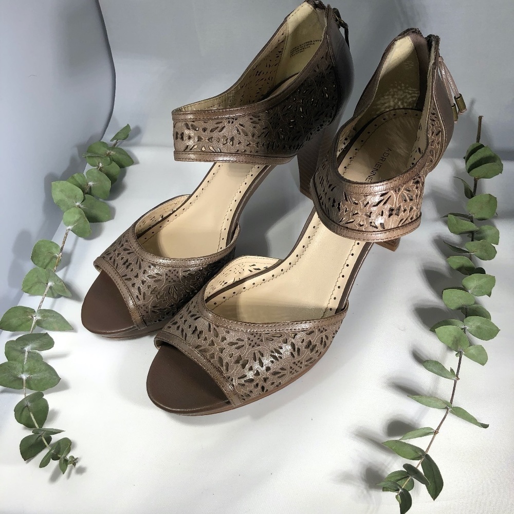*ADRIENNE VITTADINI* Brown Cutout Open Cone Heels